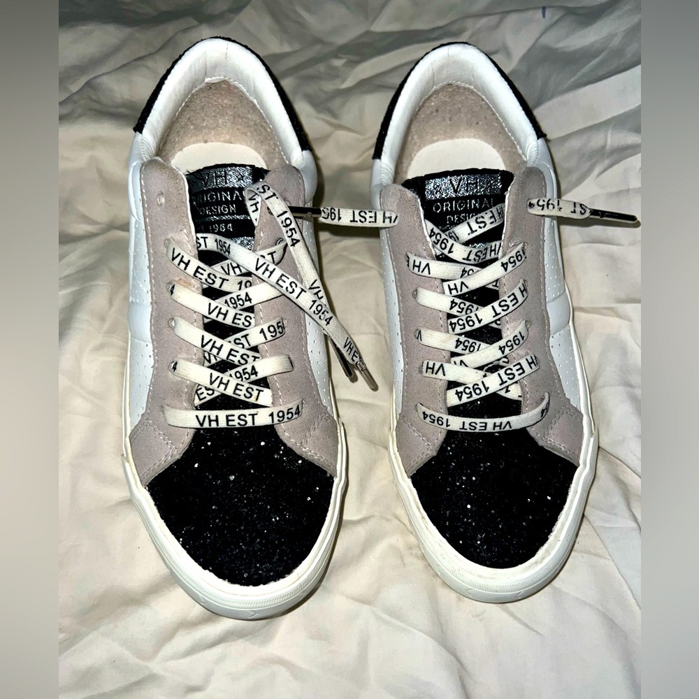 Stylish Black and White Women's Sneakers